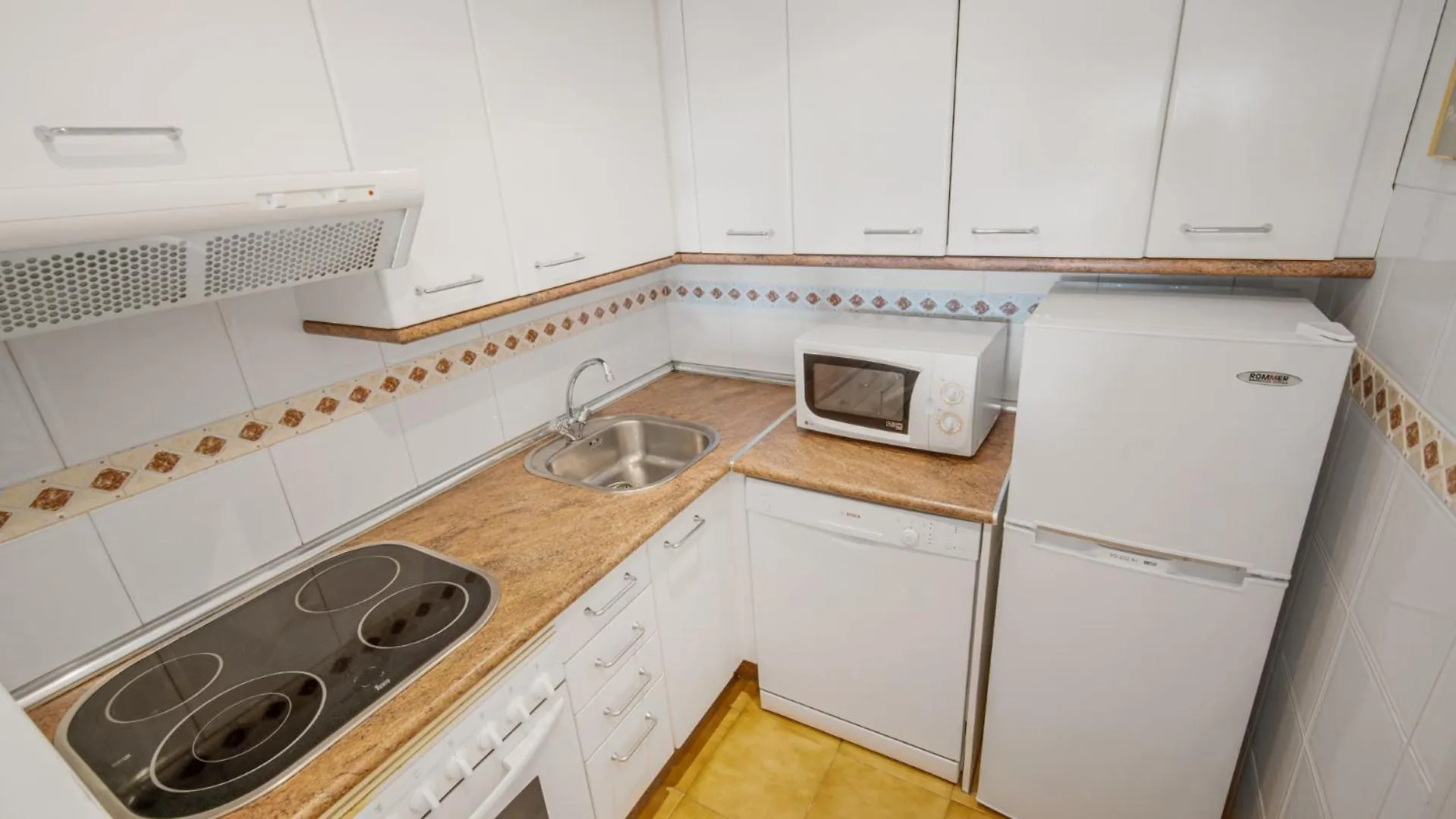 1 Bedroom Apartment, With Sea Views, In Medina Garden - Puerto Banus Marbella Apartment