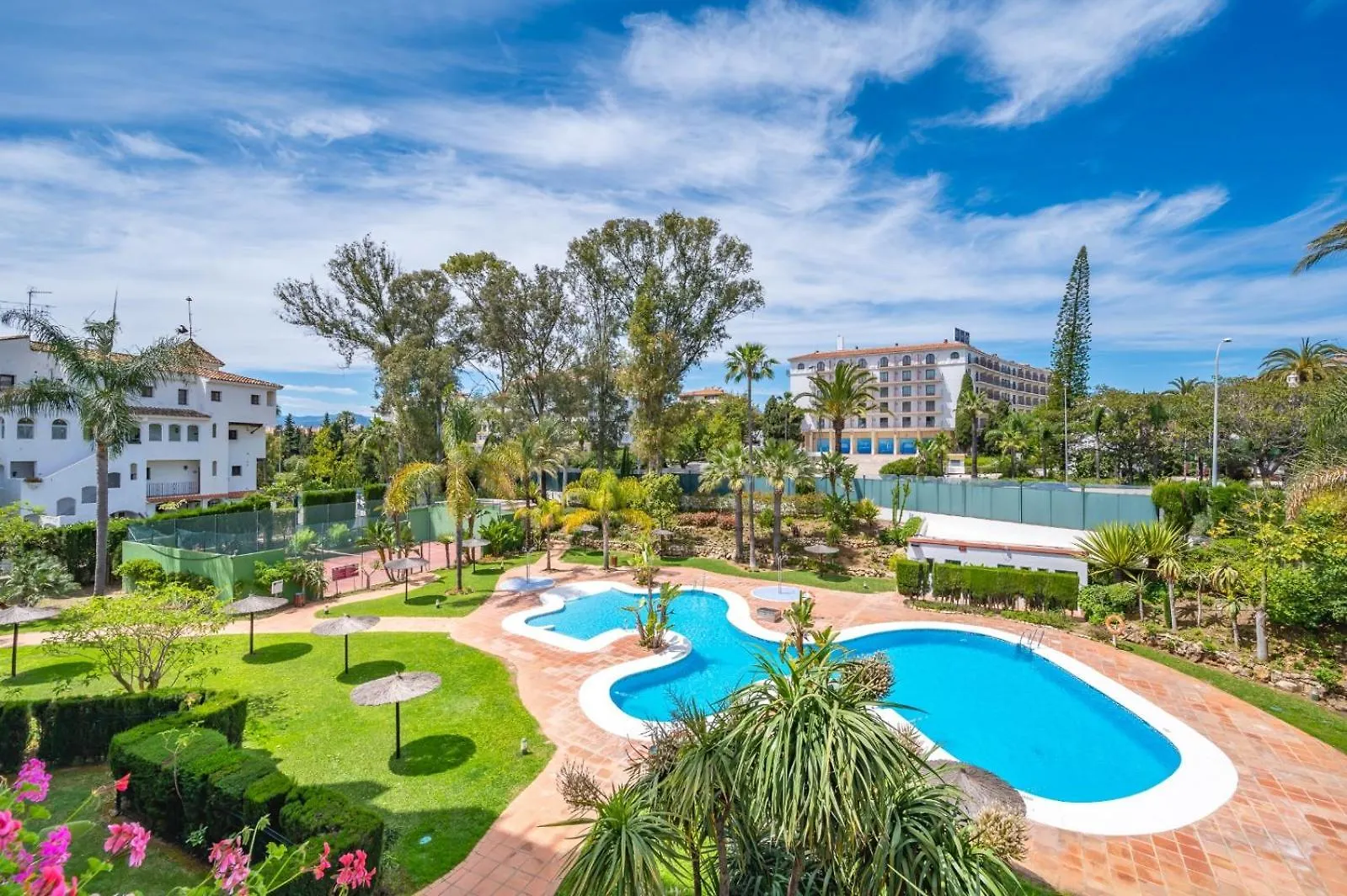 1 Bedroom Apartment, With Sea Views, In Medina Garden - Puerto Banus Marbella Apartment