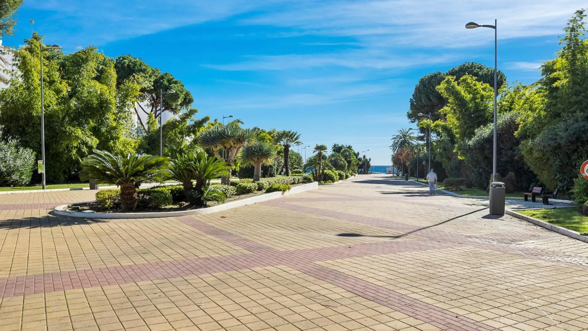 Apartment 1 Bedroom Apartment, With Sea Views, In Medina Garden - Puerto Banus Marbella