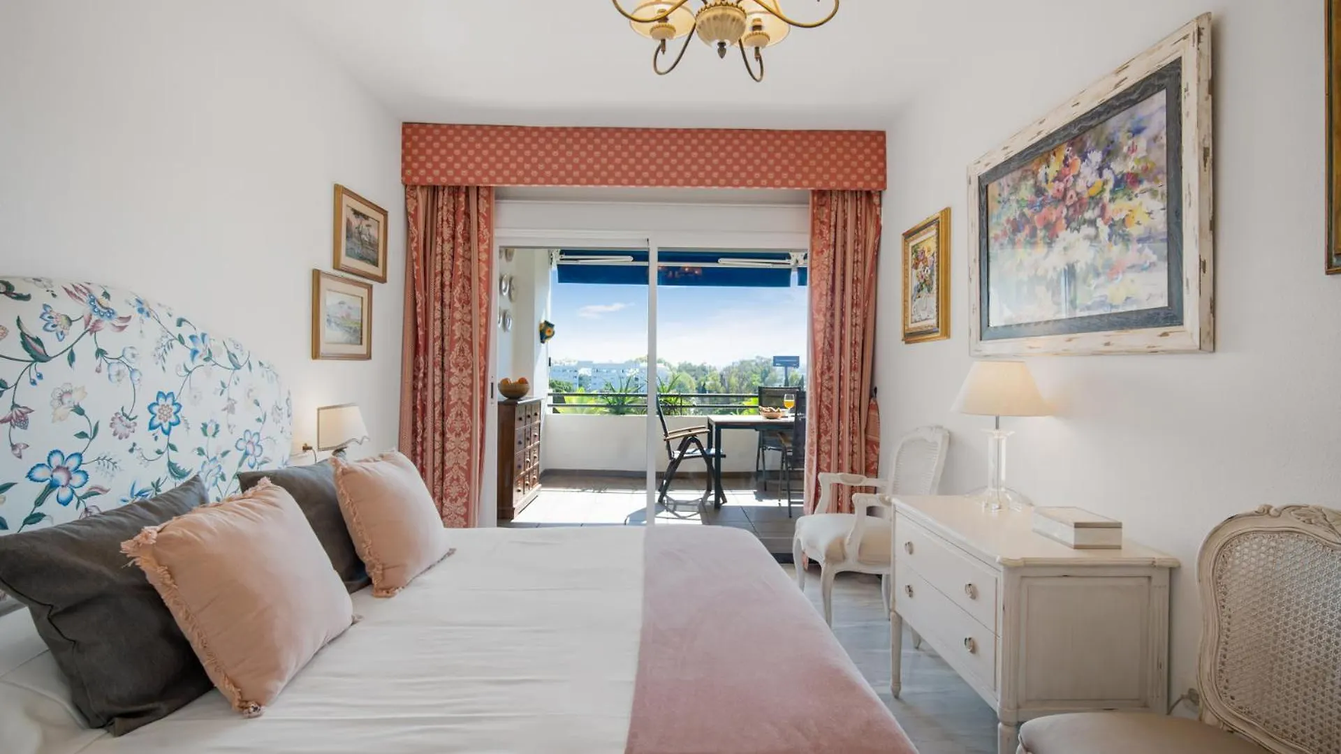 Apartment 1 Bedroom Apartment, With Sea Views, In Medina Garden - Puerto Banus Marbella