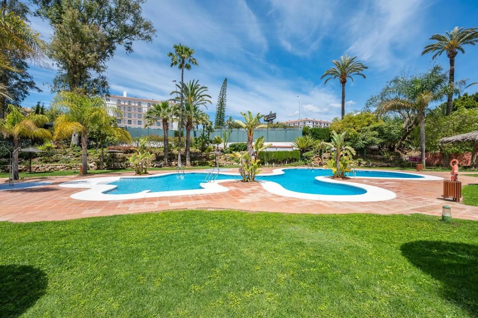 1 Bedroom Apartment, With Sea Views, In Medina Garden - Puerto Banus Marbella